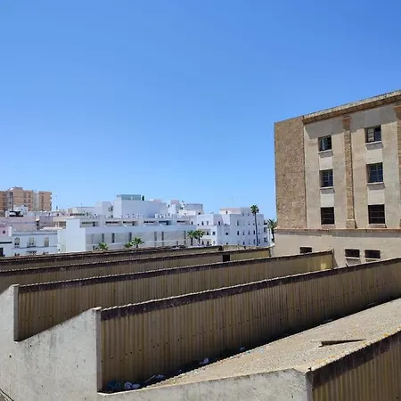 Appartamento Fantástico Piso Con Ascensor En La Viña,cádiz, A 1 Min De La Playa De La Caleta Cadice