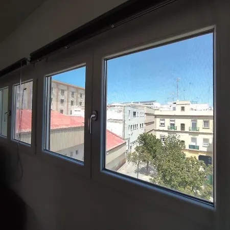 Appartamento Fantástico Piso Con Ascensor En La Viña,cádiz, A 1 Min De La Playa De La Caleta Cadice